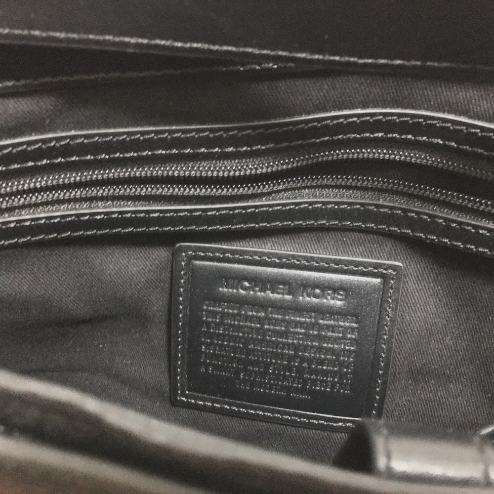 Michael Kors Men’s Bryant Pebble Leather Messenger Bag - Picture 13 of 13